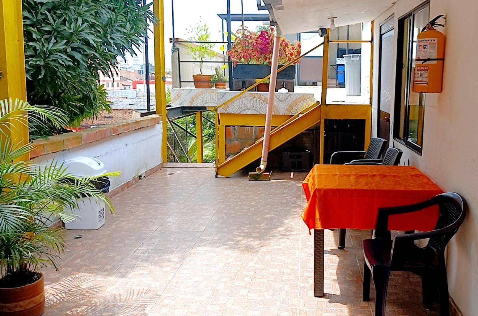 Casa Amarilla Hostel - Cali Εξωτερικό φωτογραφία